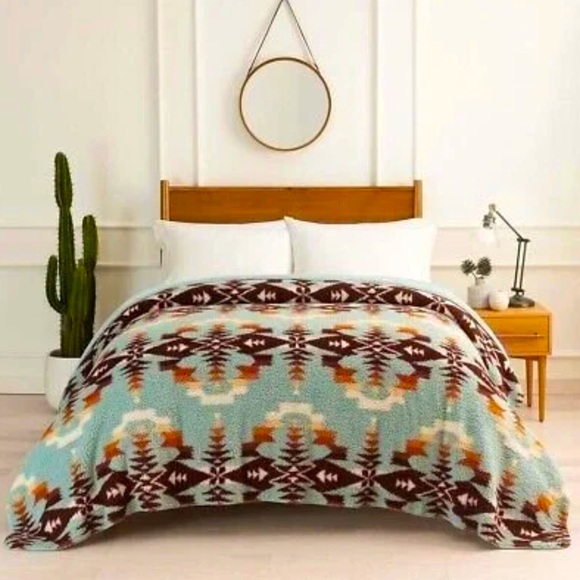 Pendleton Sherpa Fleece Avra Valley Southwestern Reversible Queen Blanket - Picture 1 of 11